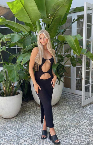 https://files.beginningboutique.com.au/upload-20211208/upload-20211208/Renata+Black+Cut+Out+Dress.mp4